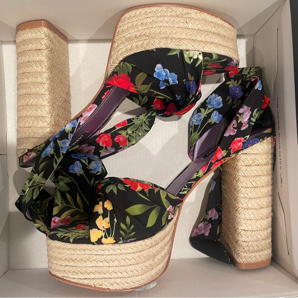 NWT floral platform sandals. Nine West